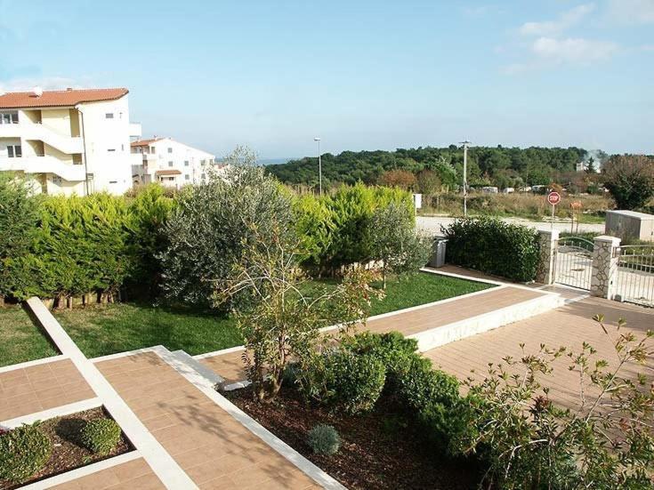 Apartments Villa Fernetich Premantura Exterior foto