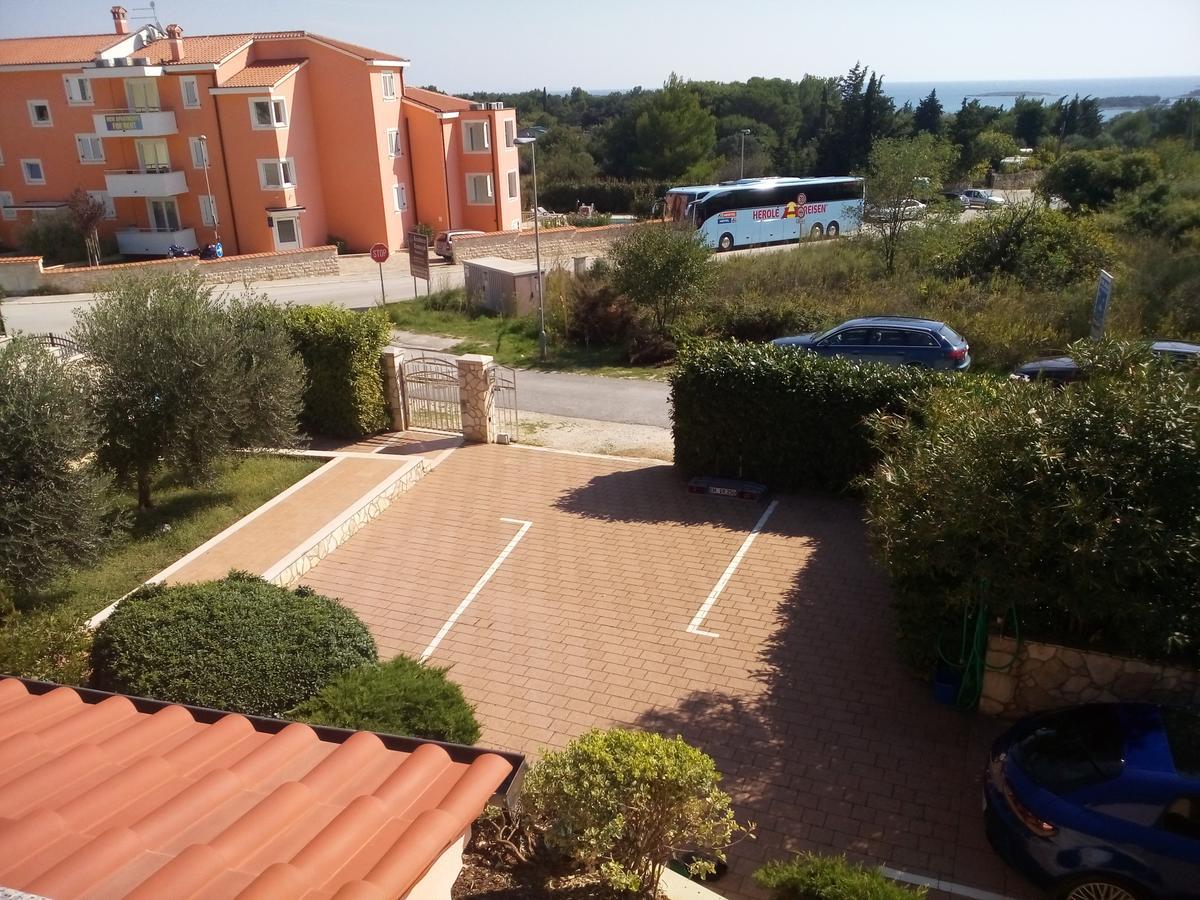 Apartments Villa Fernetich Premantura Exterior foto